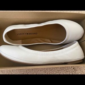 NWT Lucky Brand Emmie Flats, White, Size 7
